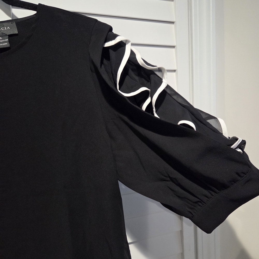 Gracia Black Top with White Accents - Picture 3 of 4